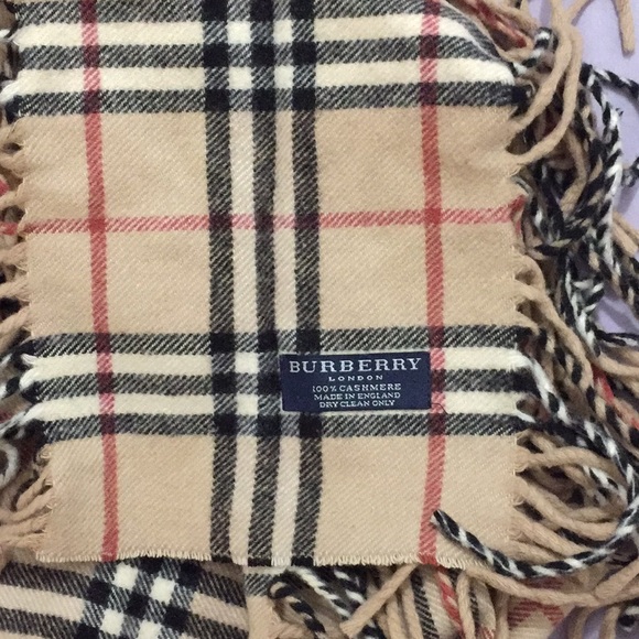 Authentic Burberry women’s scarf - Picture 2 of 2